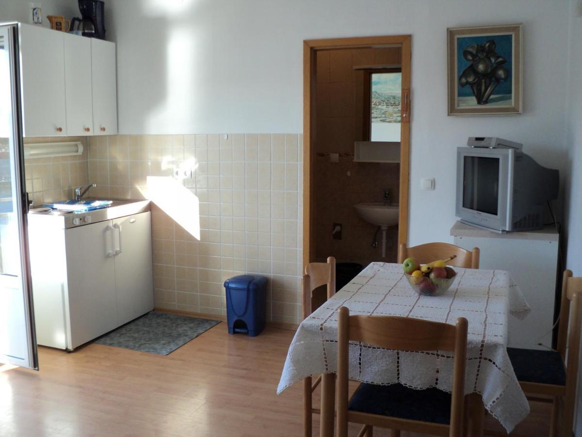 Apartments Rubinic イェルサ エクステリア 写真