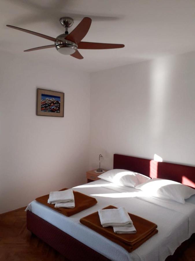 Apartments Rubinic イェルサ エクステリア 写真