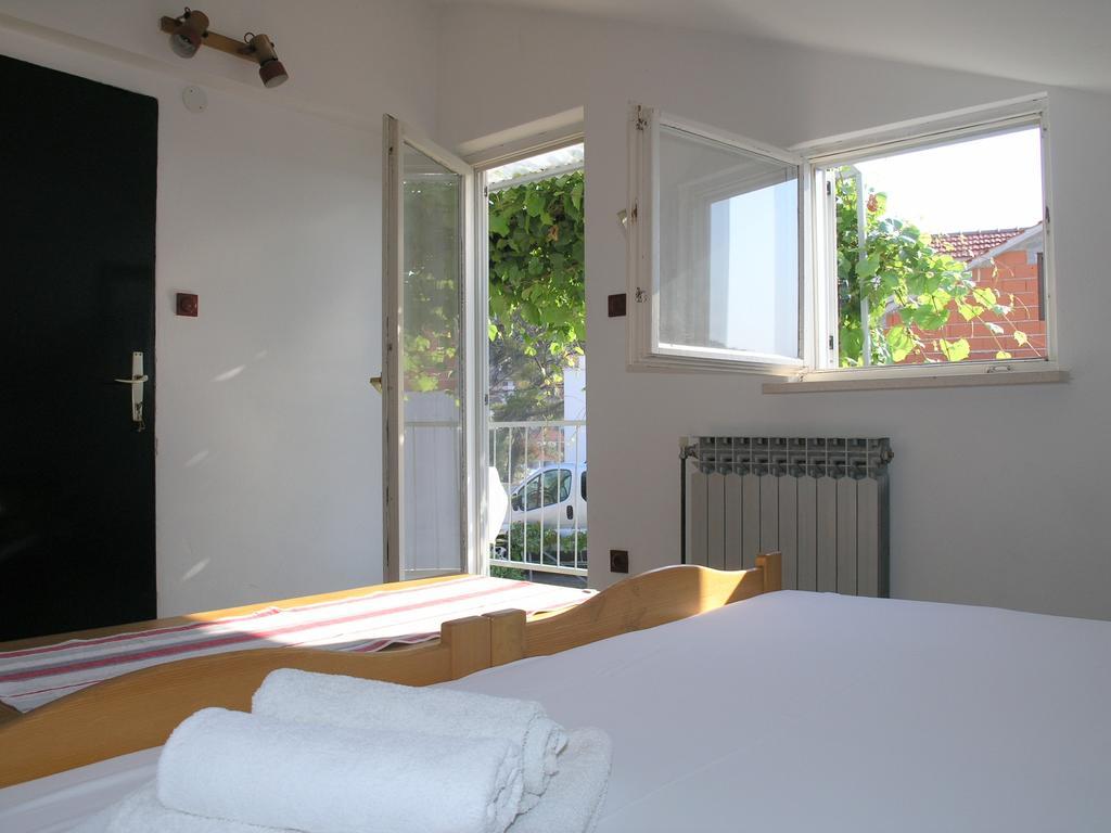 Apartments Rubinic イェルサ 部屋 写真