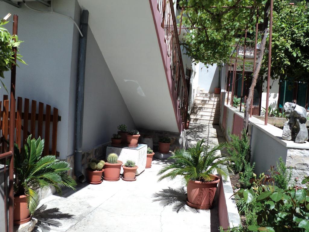 Apartments Rubinic イェルサ 部屋 写真