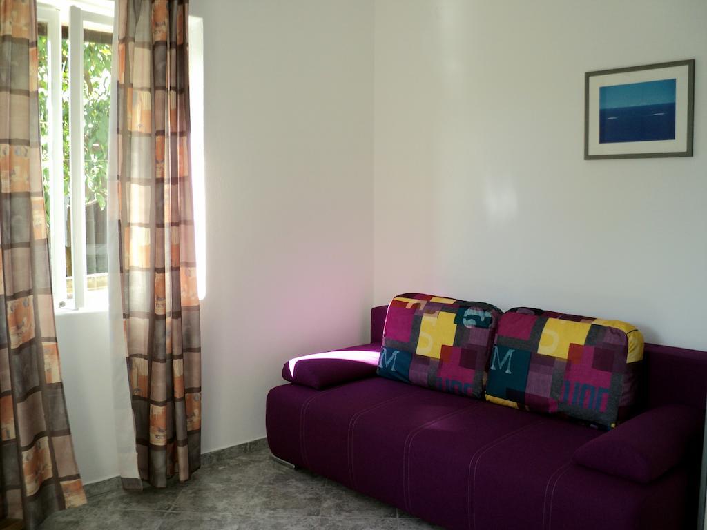 Apartments Rubinic イェルサ 部屋 写真