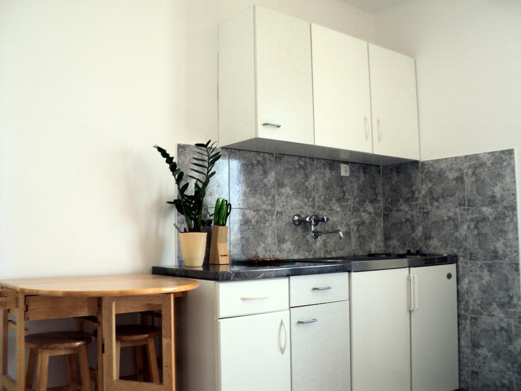 Apartments Rubinic イェルサ 部屋 写真