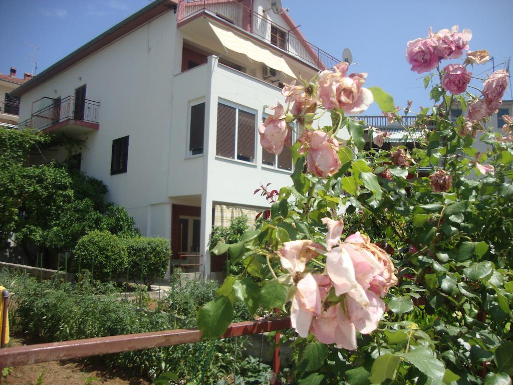 Apartments Rubinic イェルサ エクステリア 写真